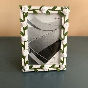 4” x 6” vine ribbon and mini roses picture frame